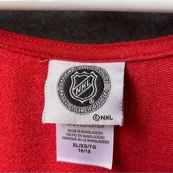 NHL Red and Black BLACKHAWKS Hockey Sweatshirt size XL 16/18 - Picture 5 of 9
